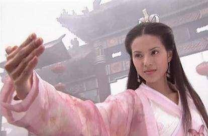 李若彤挑战古装新娘造型,如今还是最美的"小龙女"