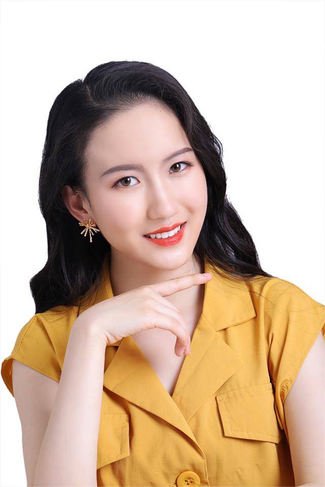 清秀甜美系演员尹来晨立志要做实力派