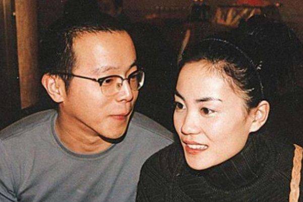 窦靖童深夜发文哭泣,疑似与王菲关系紧张?