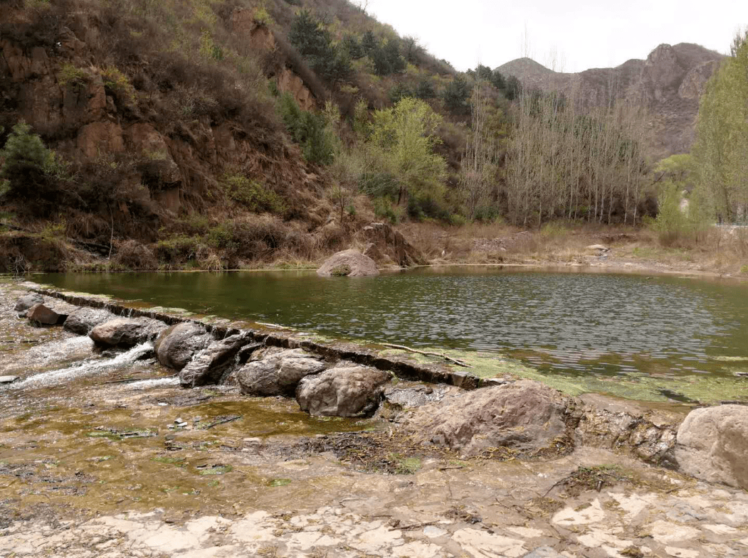 灵丘县车河社区位于红石塄乡,包括上车河,下车河两个行政村,人口182人