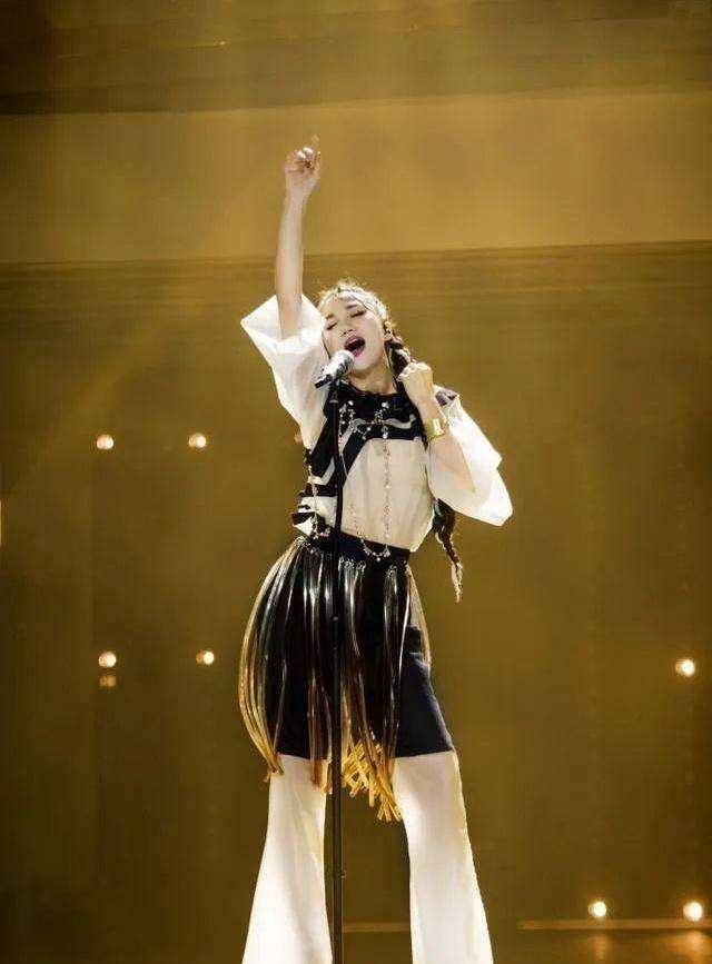 态度|原创阿朵发长文开直播谈淘汰,一改佛系态度,拉票复活欲望强烈