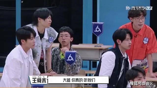 鲜肉|原创自负甚高？22岁小鲜肉不满导师打低分当场黑脸，竟要求主动退赛！