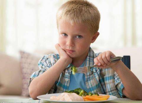 夏季危险蔬菜盘点：有一样是儿童“身高杀手”，孩子吃多了易缺钙