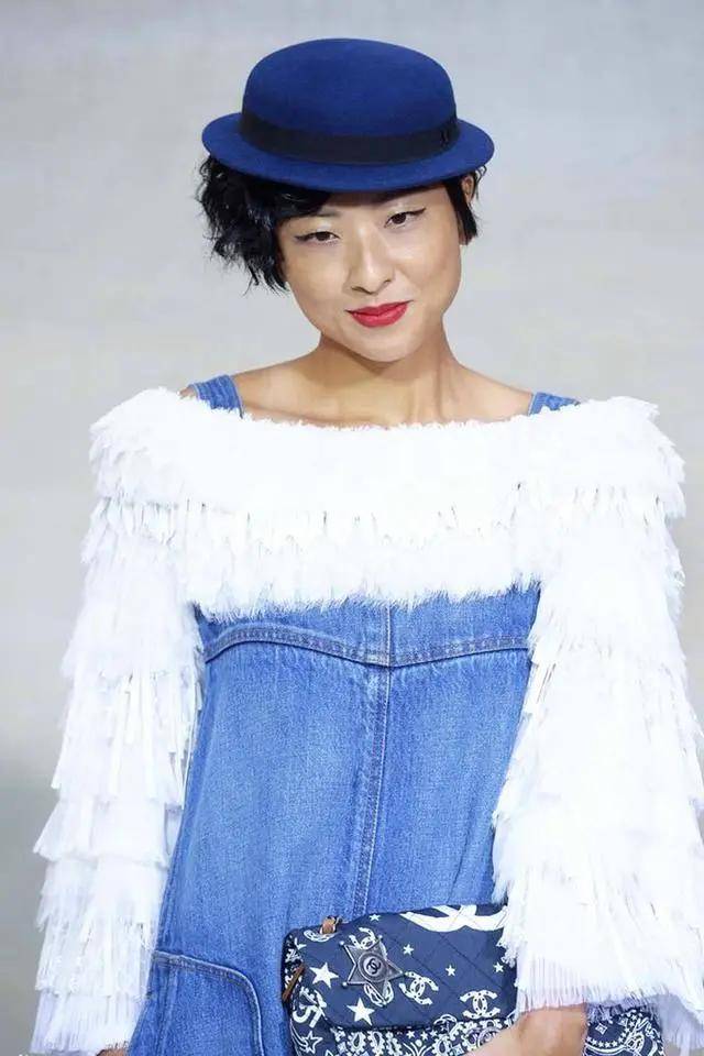原创陈奕迅的女儿已经长大，长腿朴素，与妈妈徐濠萦不是同一风格