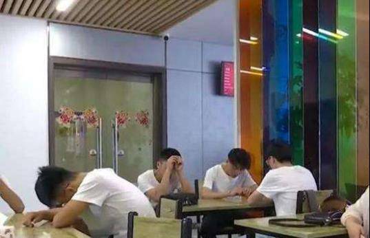 集体将酒店告上法庭，那6个被困在电梯错过高考的学生，后来怎样