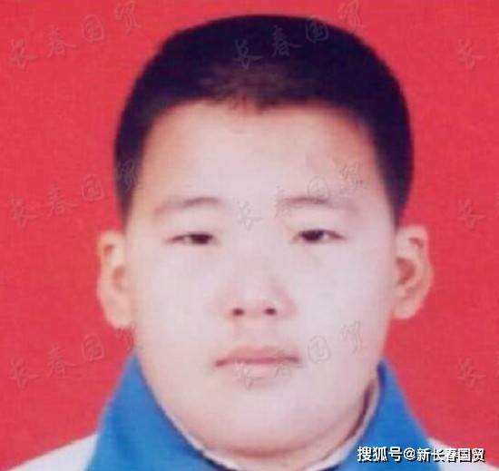 郭麒麟童年旧照曝光,戴眼镜留学生头,胖嘟嘟十分可爱