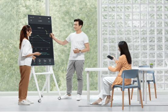 华为入场引发会议平板市场新一轮厮杀，行业独角兽MAXHUB凭实力应战