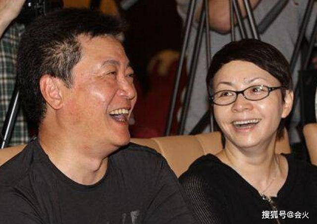 宋丹丹夫妇罕同框！结婚23年如胶似漆，69岁富商