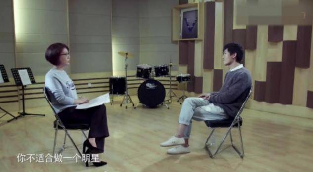 把伊能静万茜问到脸色突变，毒舌主持人易立竞