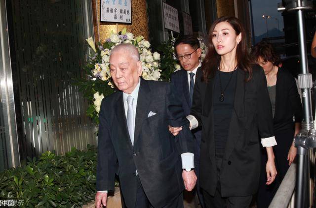 原创李嘉诚李兆基为郑裕彤传记写序,这是赌王生前逝后未能享受的规格