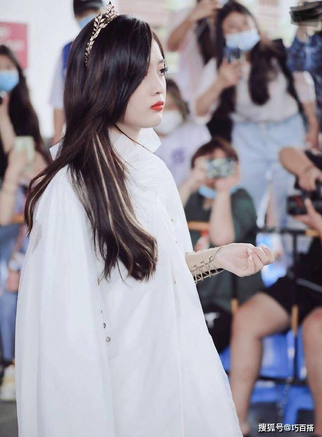 吴宣|吴宣仪不愧是“画报女神”,纤细腰线大长腿,每天都是那么美!