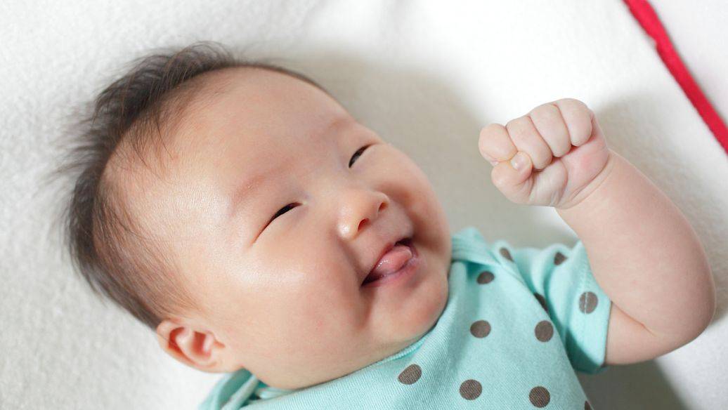 原创宝宝该断夜奶了，通常有这几个信号，再拖下去宝宝乳牙会“遭殃”
