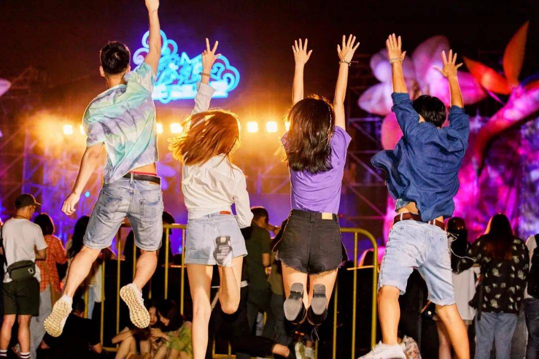 17活力岛音乐节震撼开燥 嗨唱燃爆苏州!