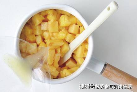 菠萝|无酒精版，小朋友也可以喝在家就能简单调制的菠萝莫吉托