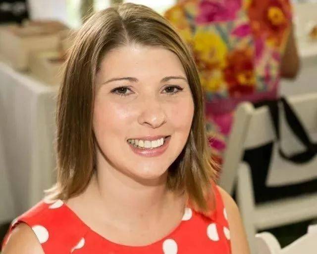 毛骨悚然！2岁被性虐，9岁被绑架，一个拴着铁链