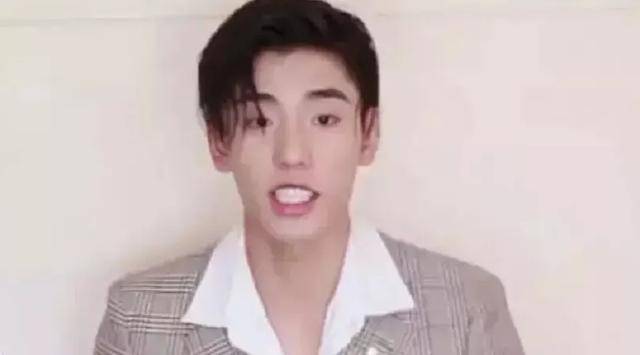 颧骨|王嘉尔变成牙套脸?颧骨外扩太阳穴也凹陷,太多明星因此颜值骤降