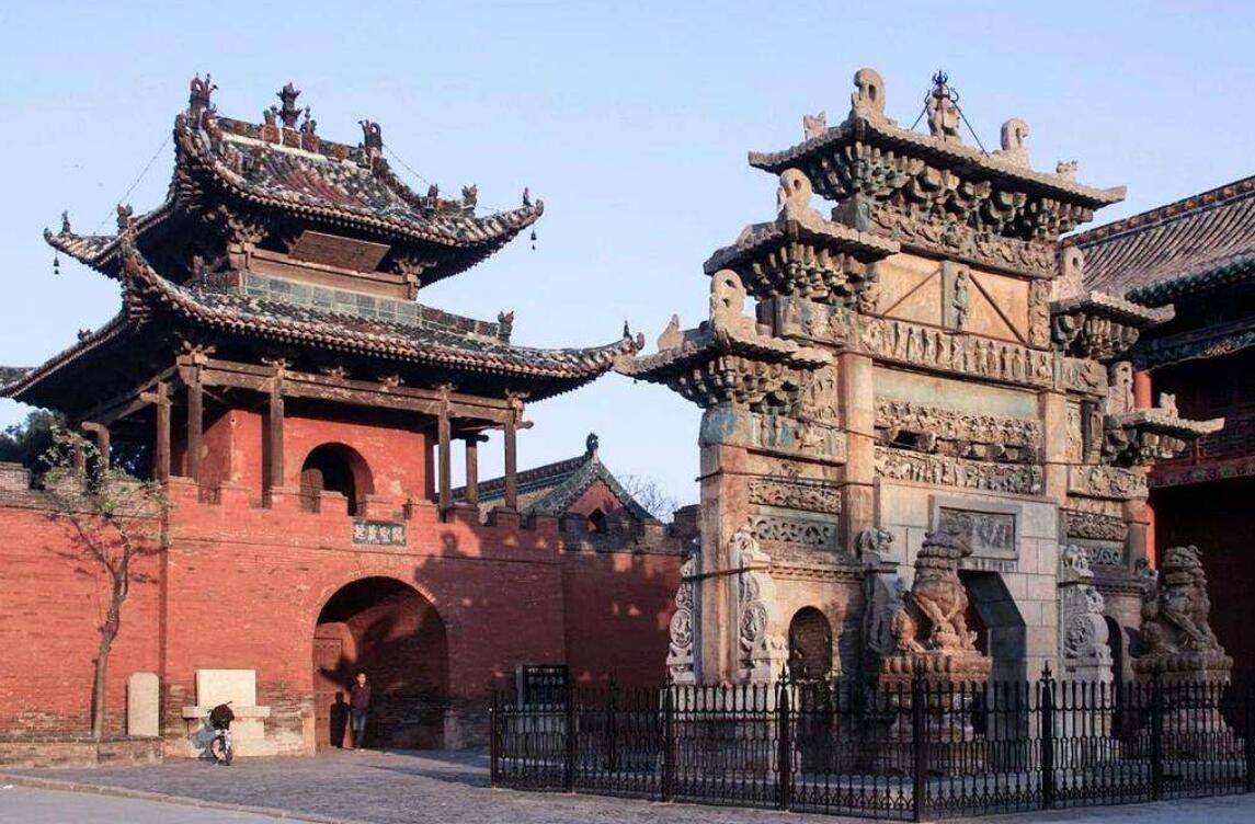 江湖老大三国名将关羽的故里 ,武庙之祖解州关帝庙 与祖庙端门呈