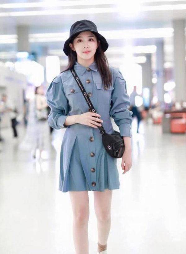 西装|张含韵在西装背后叠一束薄纱，曾经的“酸酸甜甜”又加了一股仙气