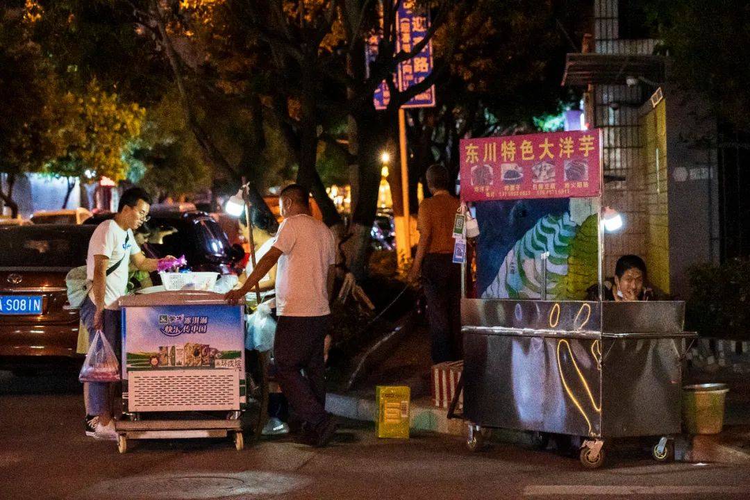 连唐僧|生蚝比47码皮鞋大，连唐僧都无法拒绝藏在昆明小区的老字号烧烤