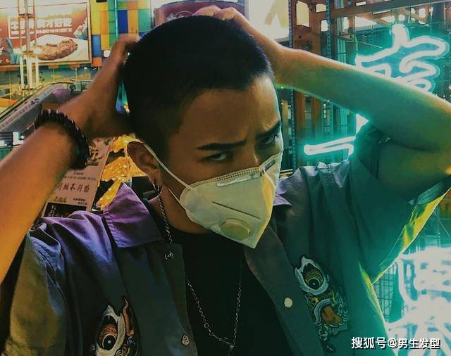 寸头|男生夏天除了剪“寸头”，留这4款发型也不错，时尚帅气显魅力