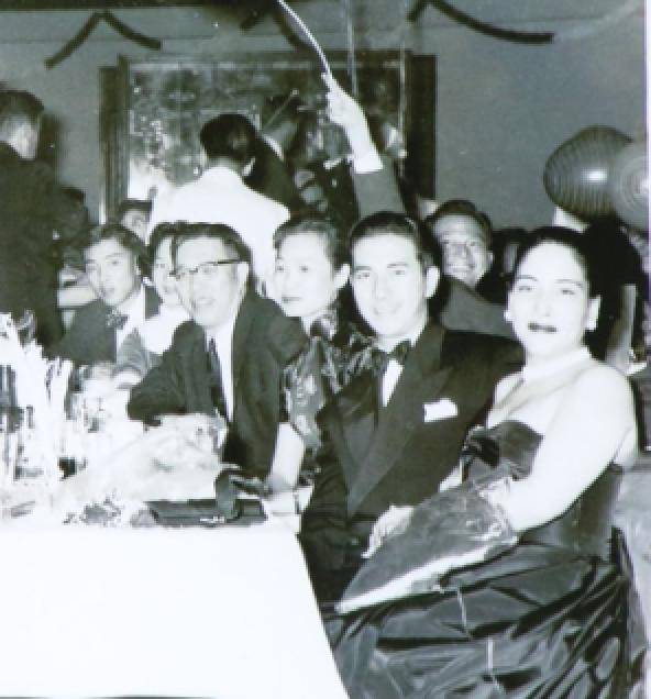 蓝琼缨|赌王四位太太年轻旧照比美：三太娇憨有福相，二太颜值很一般