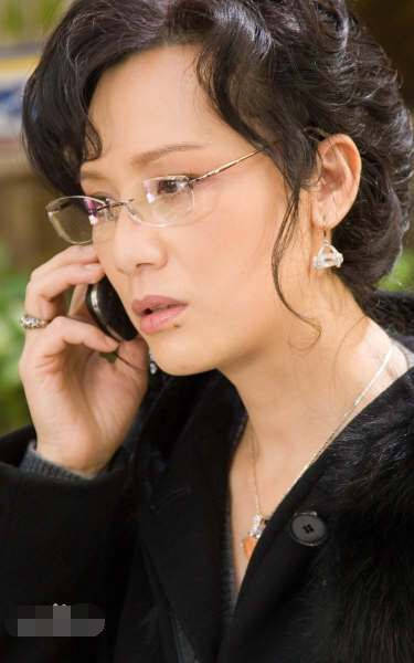 还记得《康熙王朝》中的容妃吗?饰演者李建群去