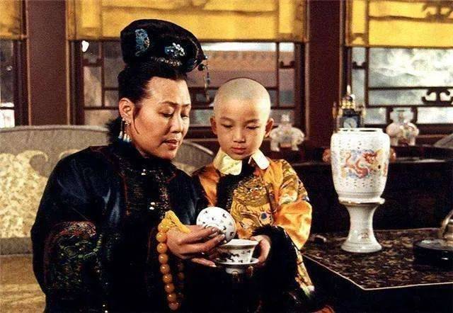 建群|除了演员还是设计师，这些剧的服装都是她设计的，温婉才女走了