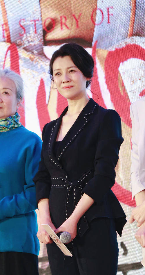 皱纹|刘琳从没掩饰过衰老,素颜皱纹很多,但气质优雅依然漂亮!