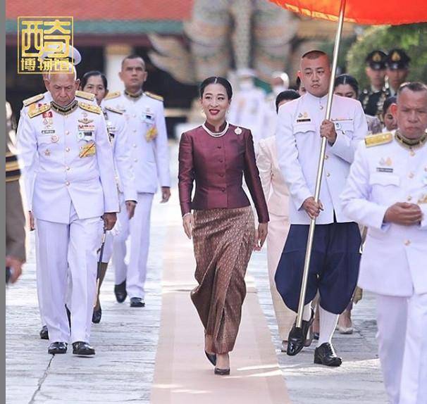 苏提|原创连发5条动态送祝福?离婚后还让68岁泰王惦记的,只有挚爱颂妃