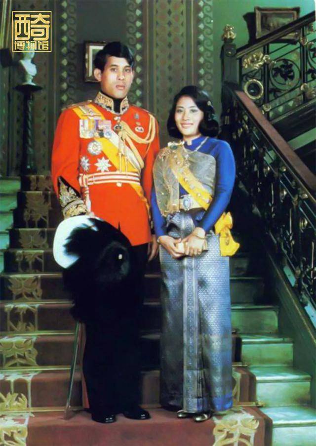 苏提|原创连发5条动态送祝福？离婚后还让68岁泰王惦记的，只有挚爱颂妃