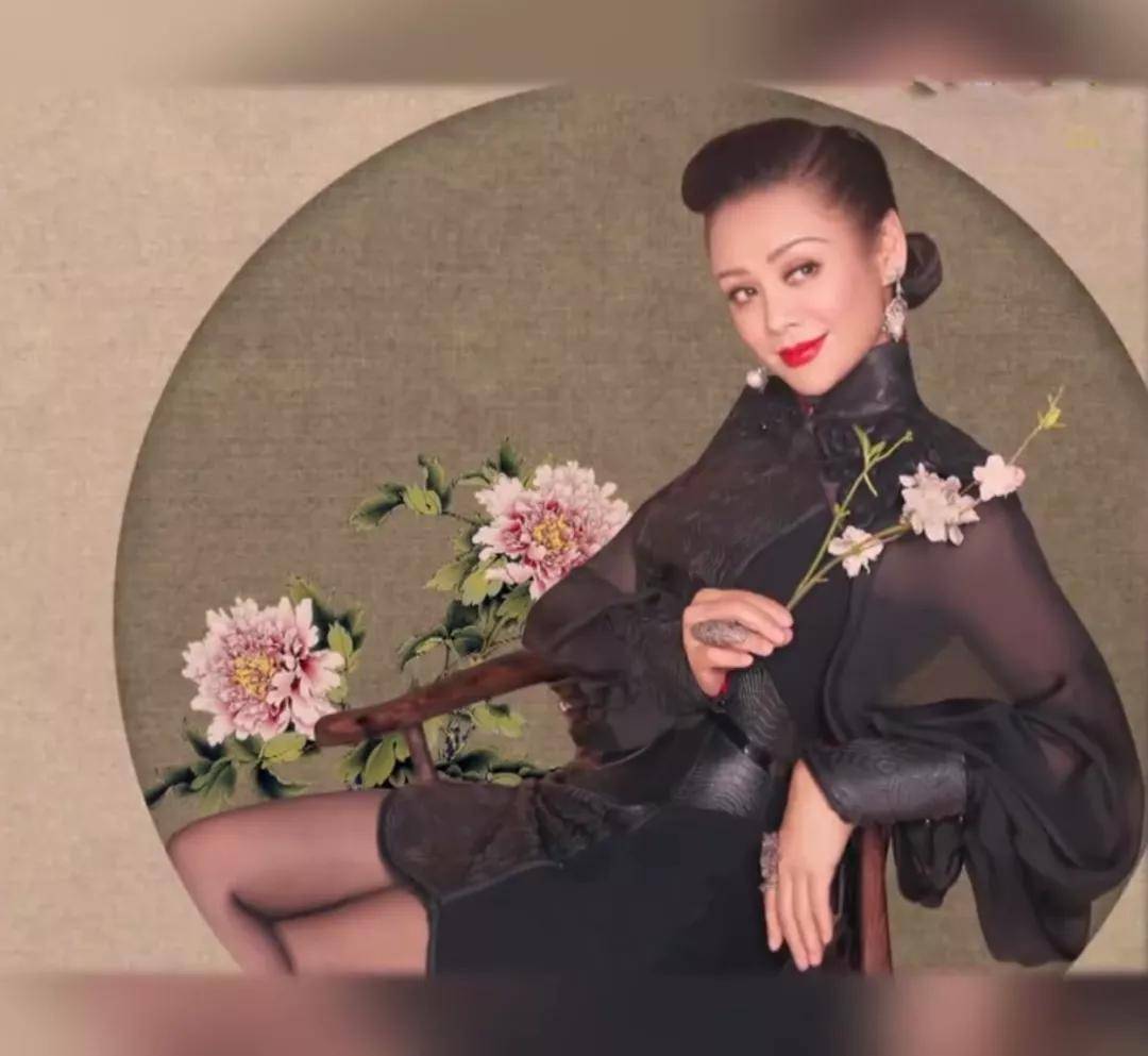 旗袍|风情万种，摇曳生姿，姐姐们女团造型飒极了，这个造型也是极美的