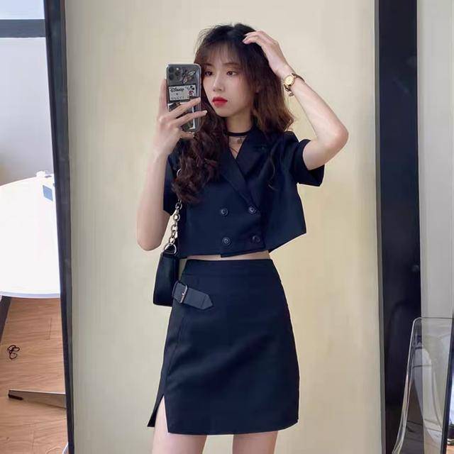 设计|还在穿淑女小香风？今年夏天更流行“炫酷风”，上身利落有型