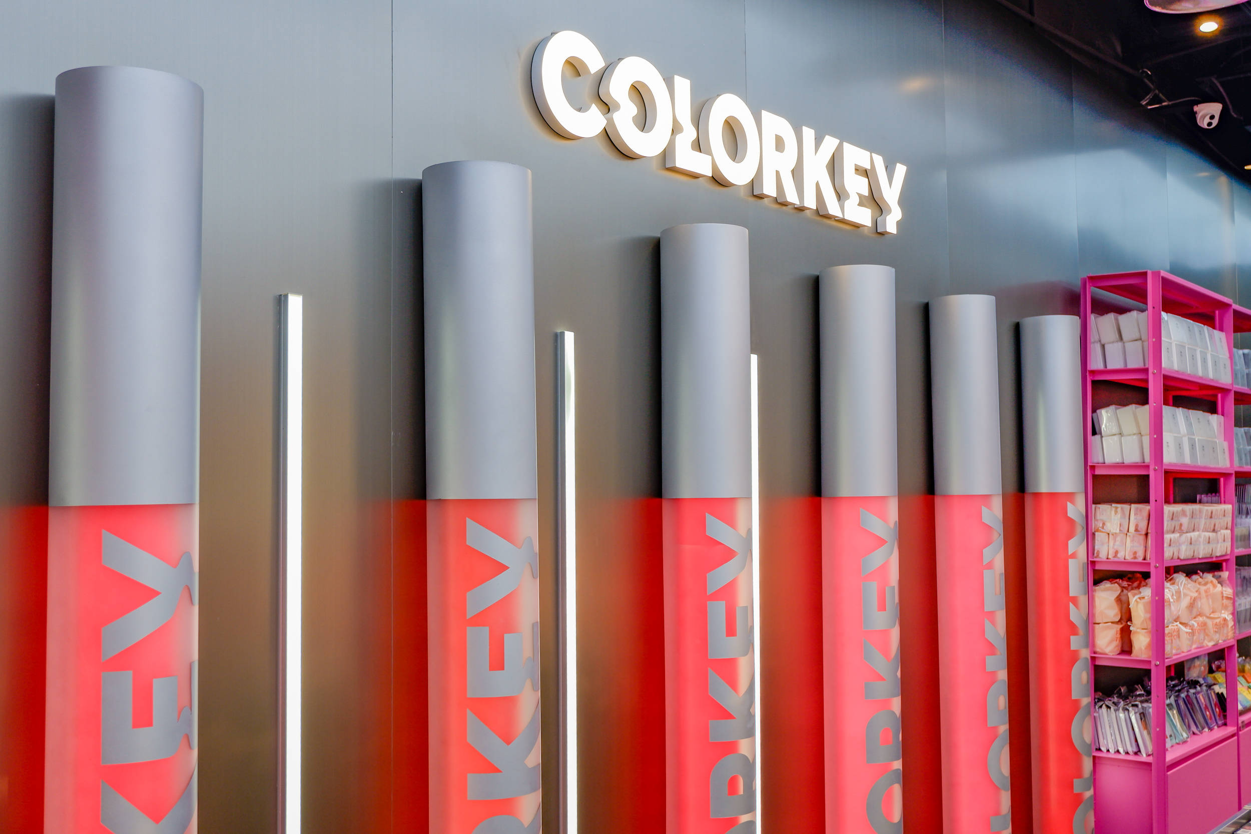 爱的|女生都爱的地方，超全颜值美妆店，WOW COLOUR好看又好拍