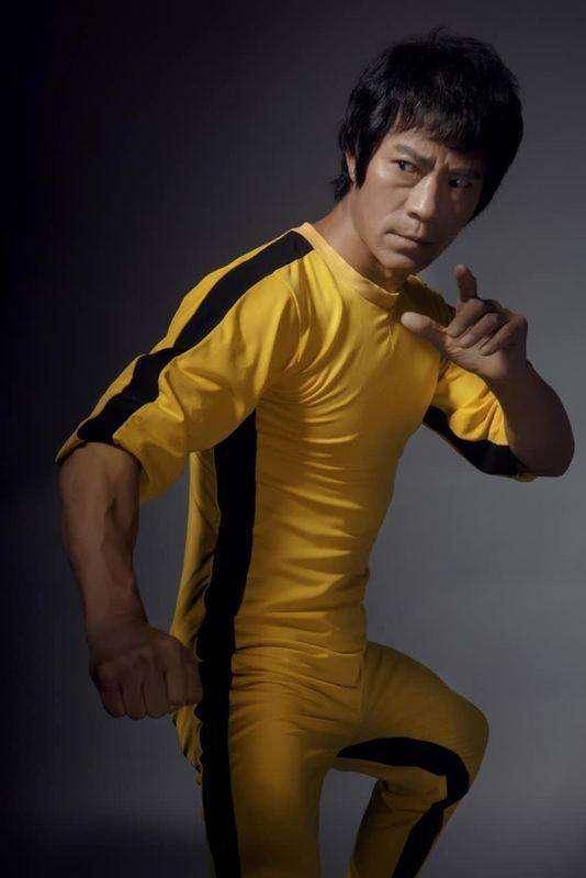 石天龙|原创李小龙传人打不过小混混？网友爆料：李小龙模仿者差点被打死