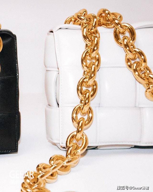 bag|贵气、时髦感提升：从大牌到小众包包，都加入了这个元素！