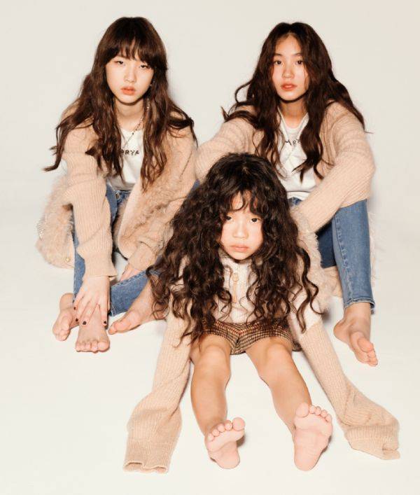 合体|小S三女儿合体拍大片,“丑女儿”全逆袭,这才是真正的超模家族