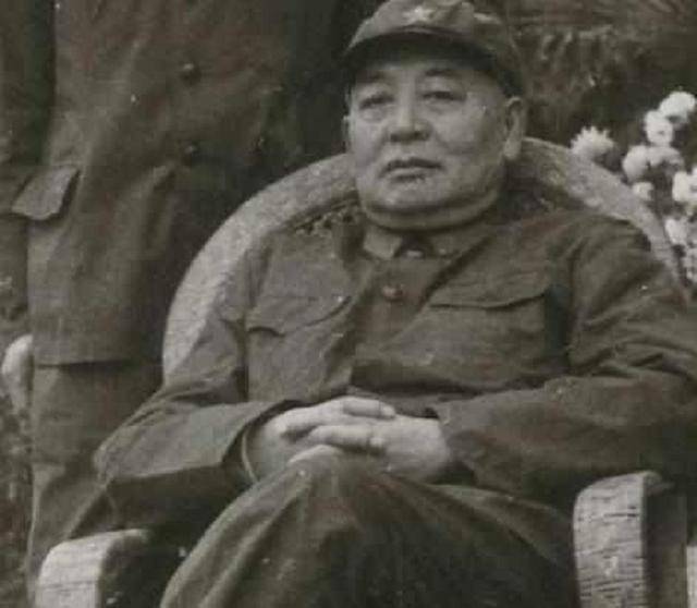 原创二野的九个军长,八个在1955年授予中将军衔,为何他只是大校?