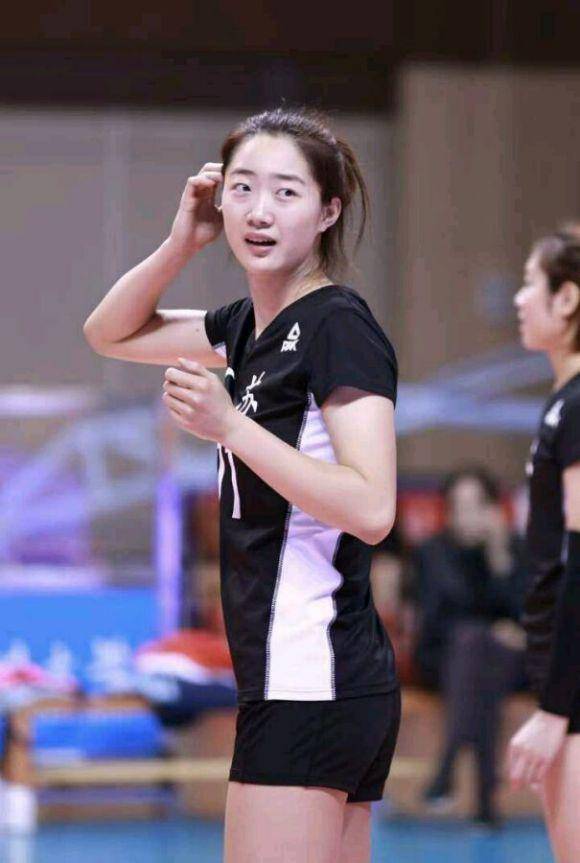她是中国女排大美女,五官精致,曾是颜妮接班人,如今被郎导放弃_手机