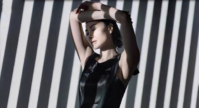 天后王菲也变脸了?近照曝光眼部不自然法令纹