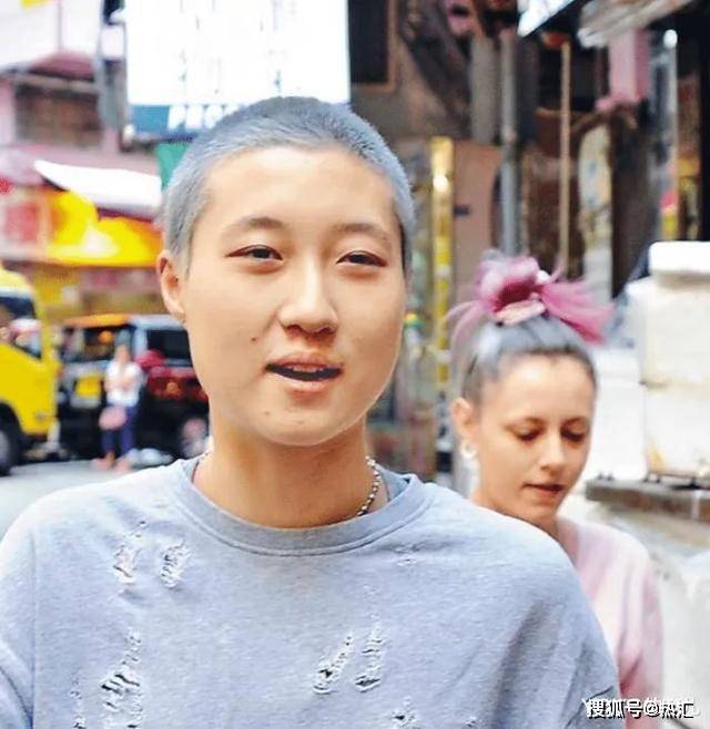 时尚|成龙的女儿吴卓林真是太“野”了，日常搭配似时尚博主，真的很潮