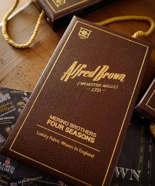 定制|萨唯尔 | 爱就要有仪式感，用专业和热情定制私人结婚礼服