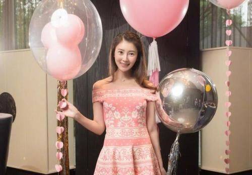 水灵|甘薇素颜状态挺好，白皙肌肤水灵水灵的，一点看不出有任何瑕疵！