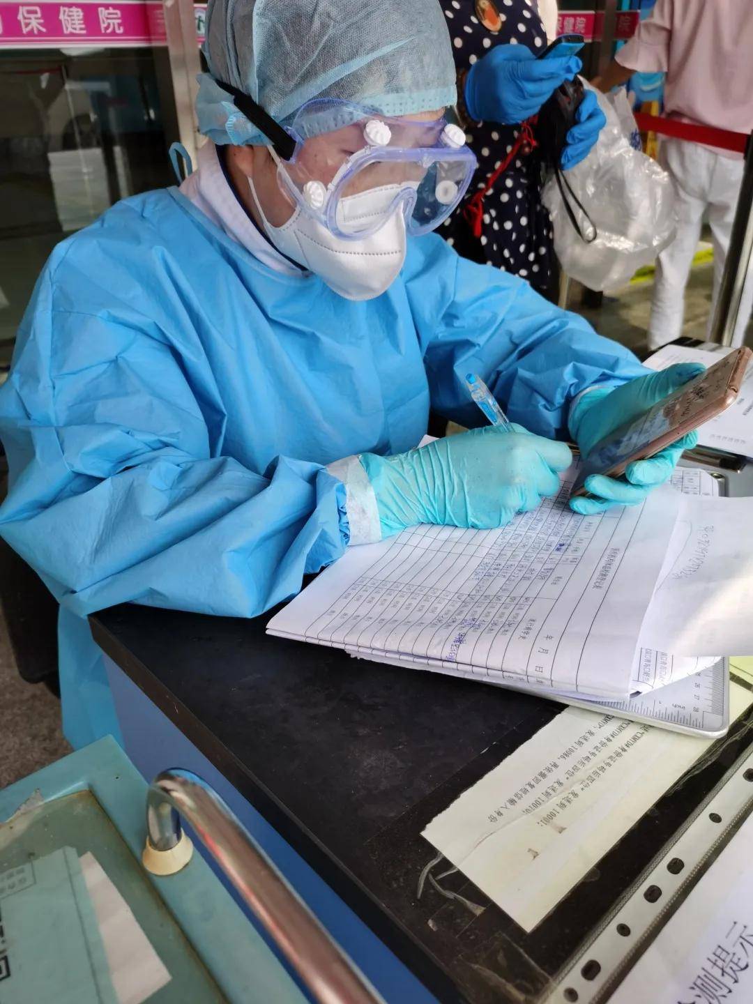 赠送病人口罩_戴口罩的卡通图片(3)
