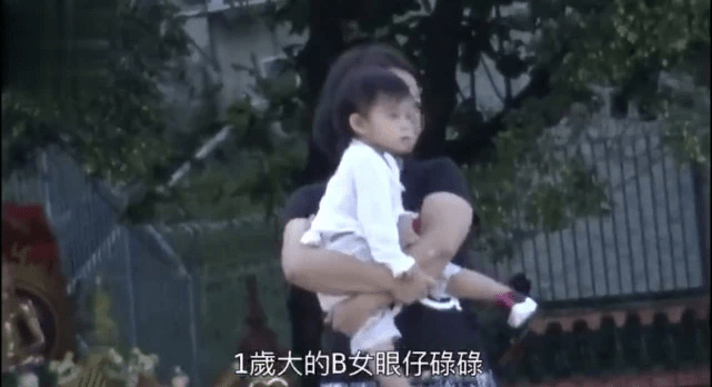 霍启刚郭晶晶移居1.6亿大豪宅两女儿意外曝光正面照