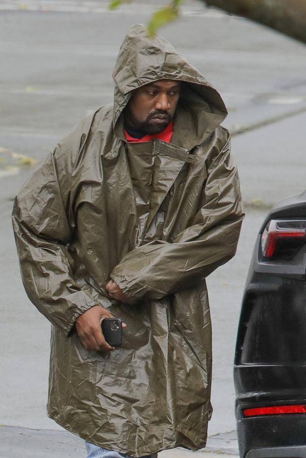 侃爷首场竞选集会现场崩溃大哭 仅赢得2%选票