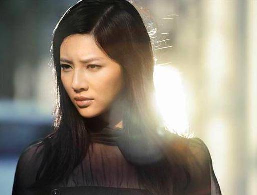 原以为嫁入豪门的她，婚后却遭非人待遇，27岁患癌过世
