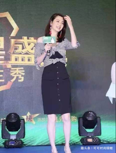 雕花|洪欣衣品突飞猛进!穿薄荷绿衬衫配雕花裙,露上身内搭洋气又高级