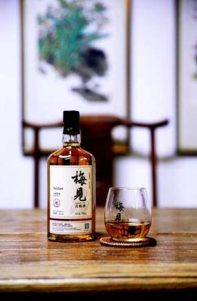 梅见|一颗青梅撬动佐餐酒新风口，梅见青梅酒和年轻人有多对味？