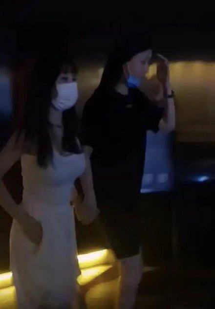 白天|李小璐单身生活太精彩：白天工作晚上跳舞，偶尔打扮性感酒吧狂嗨