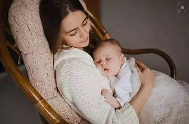 睡眠|“把我家娃哄睡了给你五千”，孩子放下就醒，多是父母做错三件事